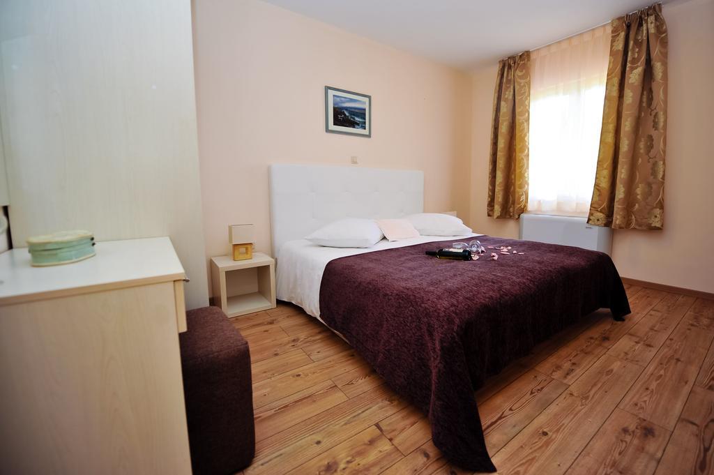 Lastura Aparthotel & Mobile Homes Novalja Exterior photo